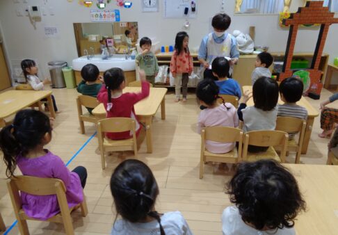 ２歳児ぱんだ組　「お当番活動が始まりました！」