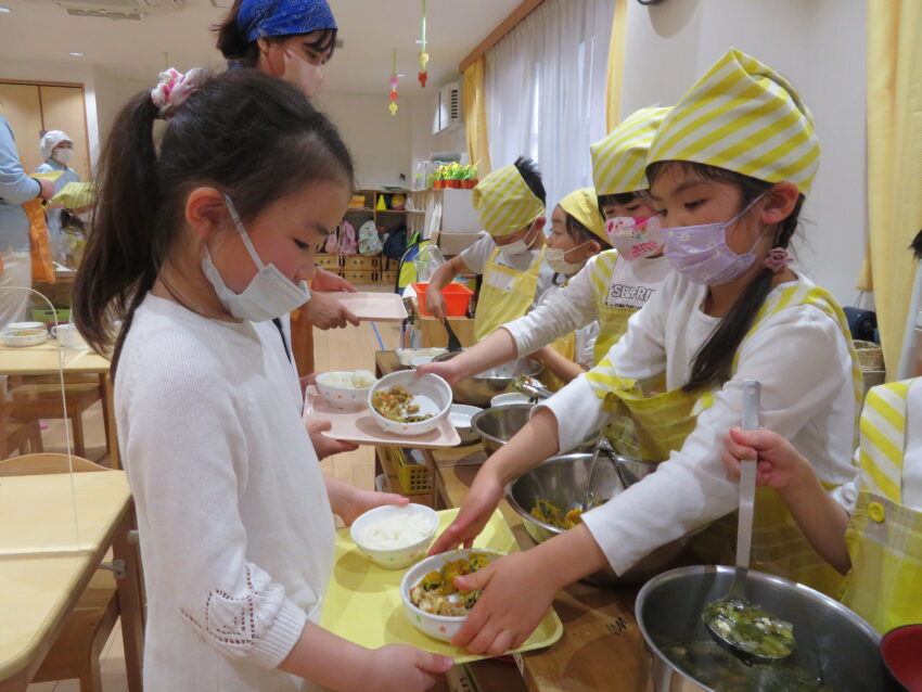 三角食べができるようにお皿の置き方も
意識❢意識❢🥢🍚