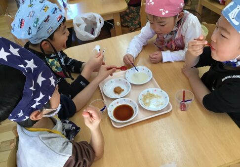 4歳児　★調味料の味比べ★　★赤カブの酢漬け★