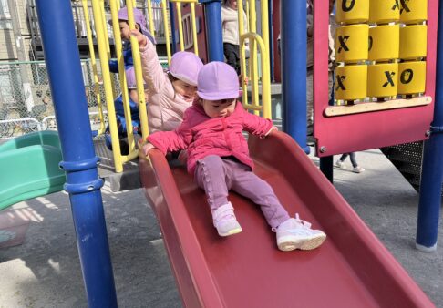 1歳児りす組　「堤公園で遊んだよ！」