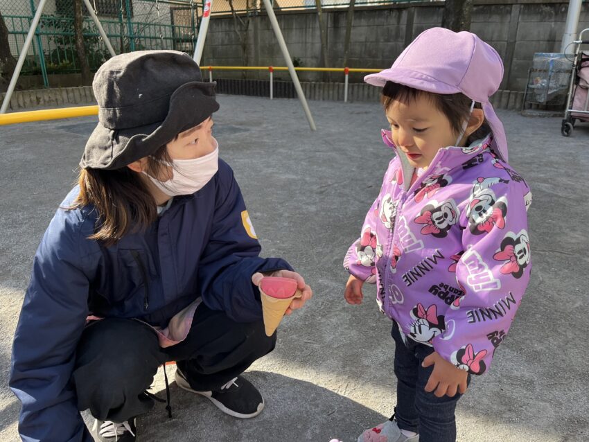 先生とおしゃべり中・・・👧