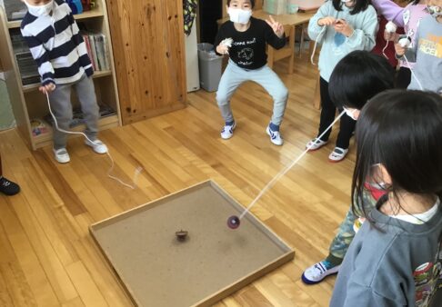 5歳児　★コマ回し★