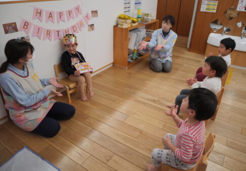 ☆２歳児こぐま組　１月誕生会☆