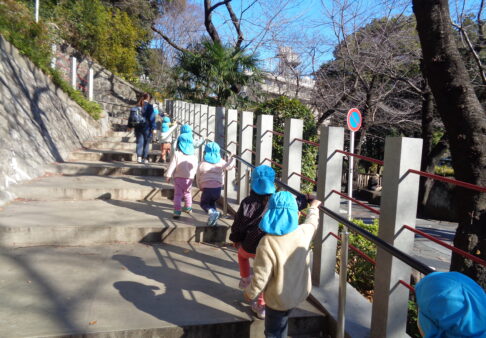 歩く、歩く