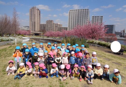 ２歳児ぱんだ組　「くじら組さんとお散歩！！」