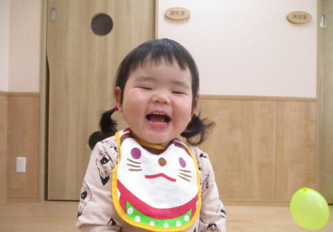 ０歳児　制作・風船遊び