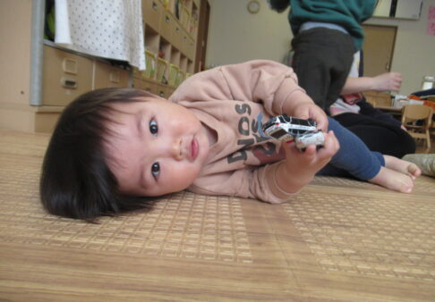 1歳児クラスで遊びました ～0歳児～