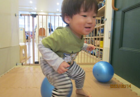 【０歳児】ほし組の様子