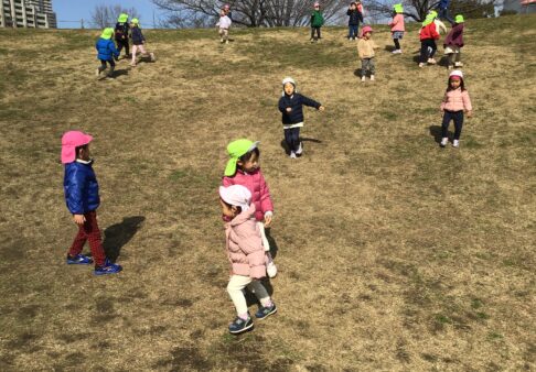 ４歳児きりん組　「ぱんだ組さんとお散歩に行ったよ！」