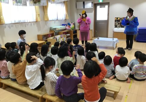 ４歳児きりん組　「ひな祭り会～神経衰弱～」
