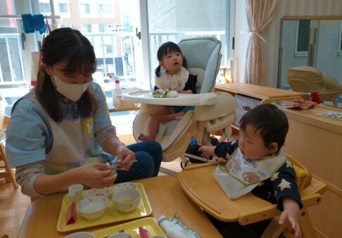 【０歳児】保育園って楽しいね！
