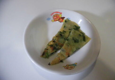 ４月　郷土料理　「にらせんべい」