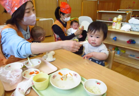 0歳児　給食