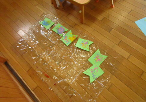 1歳児　こいのぼり制作