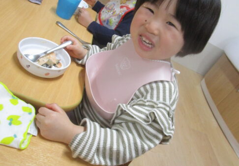 【２歳児】食べるって楽しいね♪