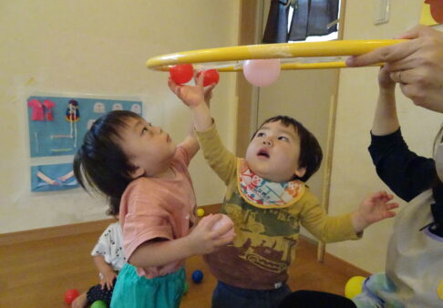 【１歳児】ボールを使って