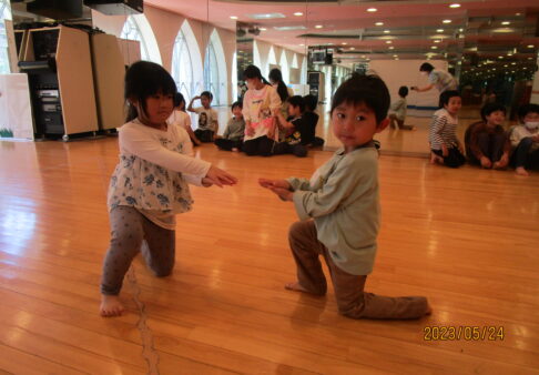 【４～５歳児】連携校で体を動かしたよ！