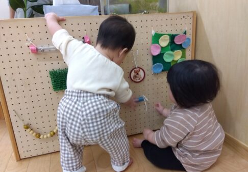 ０歳児～はな組～の様子