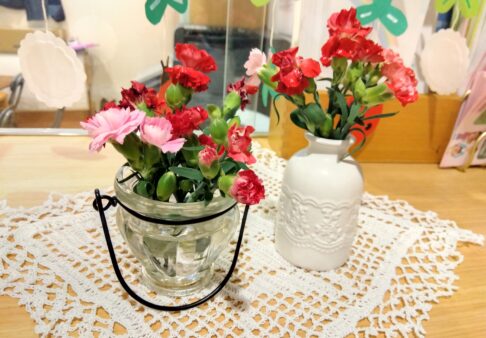 ０歳児クラス　❁母の日のお花を買いに行ったよ❁