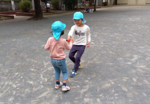 5歳児　リレーをしました。