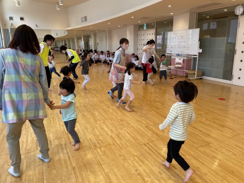 学生さんとバナナおにや色おにを楽しみました🍌👹<br />
