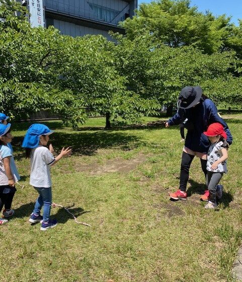 親子遠足でママたちとやるんだ！二人三脚