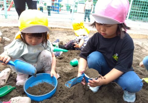 １歳児　七夕制作・砂場遊び