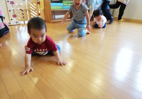 １歳児　＊お部屋でリトミック＊