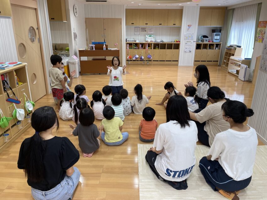 音楽を通して楽しい触れ合い😄<br />
リトミックには、社会で生きていくために必要な潜在的基礎能力や運動能力も育むと考えられています✨<br />
