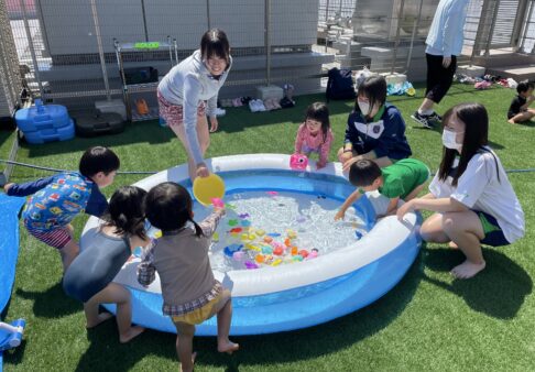 ２歳児　水あそび