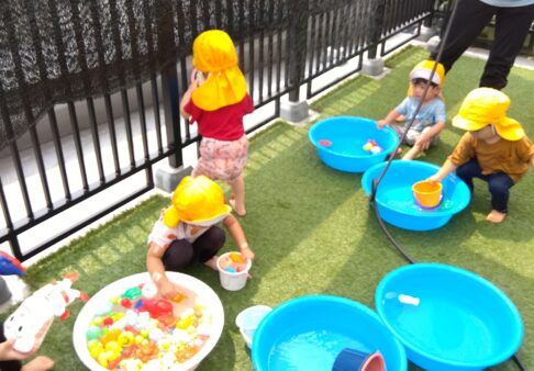 1歳児　水遊び・感触遊び