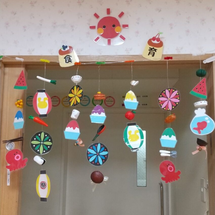 １歳児向け絵本「わにわにのおでかけ」の読み聞かせ動画のご紹介です。
保育園でも７月に夏祭りを予定しています。
わにわにくんが出会う夏祭りを子どもたちも楽しそうに見ています。
是非お子様と一緒にご覧下さい！