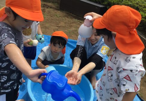 ２歳児　たいよう組「気持ちいいね♬」