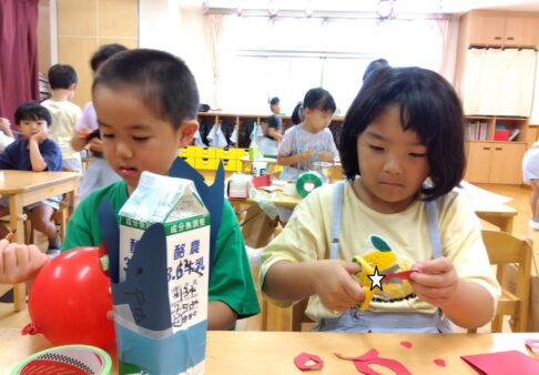 ５歳児　ぎんが組「廃材制作」