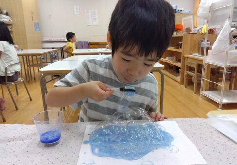 5歳児　バブルアートをしました♪