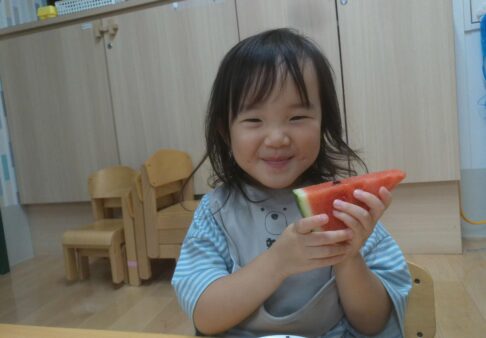 【2歳児】旬のスイカ🍉