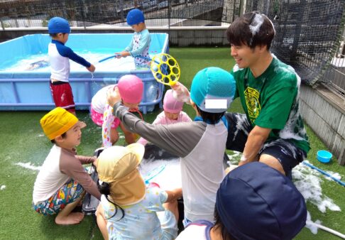 4歳児　きりん組　「泡で遊んだよ」