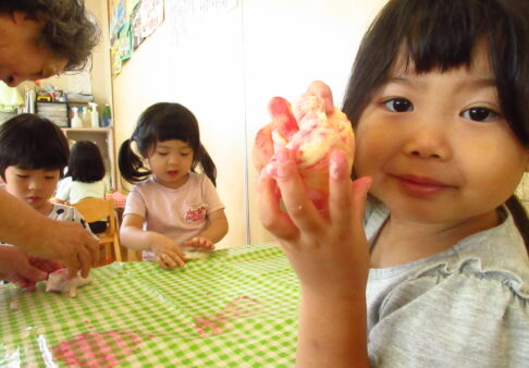 ３歳児　小麦粉粘土