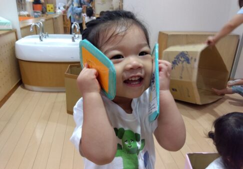 １歳児　りす組　「お部屋であそんだよ！」