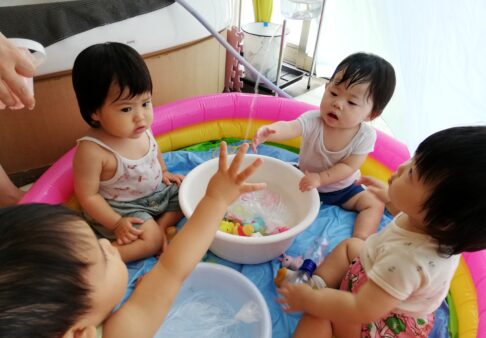 ０歳児　＊水遊び＊