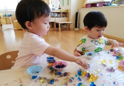 １歳児　＊はじめての寒天遊び＊