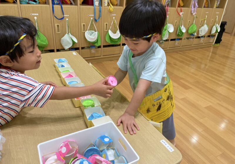 挨拶や掛け声、接客の練習など遊びを通して様々なことを楽しく学んでいきます😄