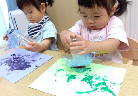 ０歳児　製作活動　スタンプ