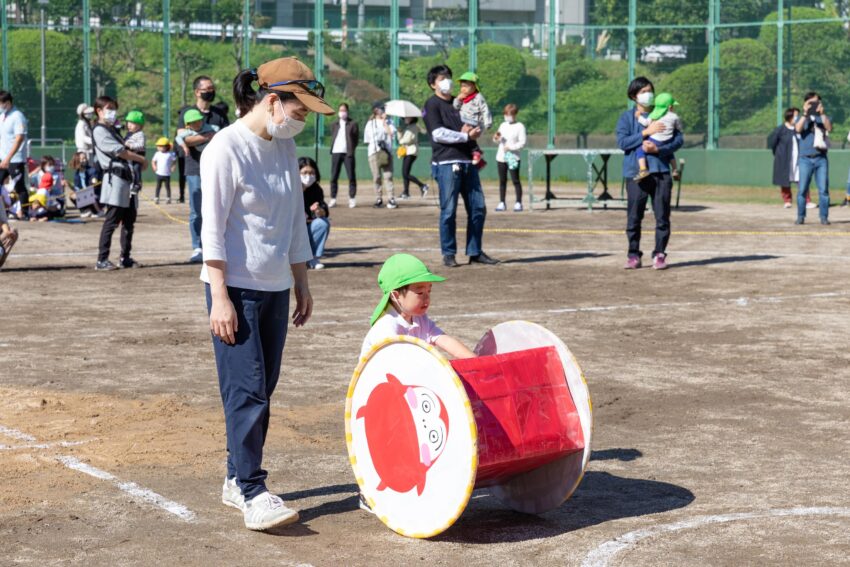 子育て支援イベント　～運動会～<br />
<br />
１歳児クラスの運動会に一緒に参加して遊びましょう♪<br />
<br />
日時：１０月２１日（土）９時５０分頃を予定<br />
<br />
場所：外堀総合グラウンド（雨天中止）<br />
<br />
申し込み：ホームページまたは電話にて受付中<br />
<br />
※２１日は外でのイベントのため園内見学はできません。