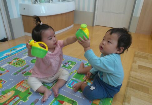 【０歳児】お部屋での様子