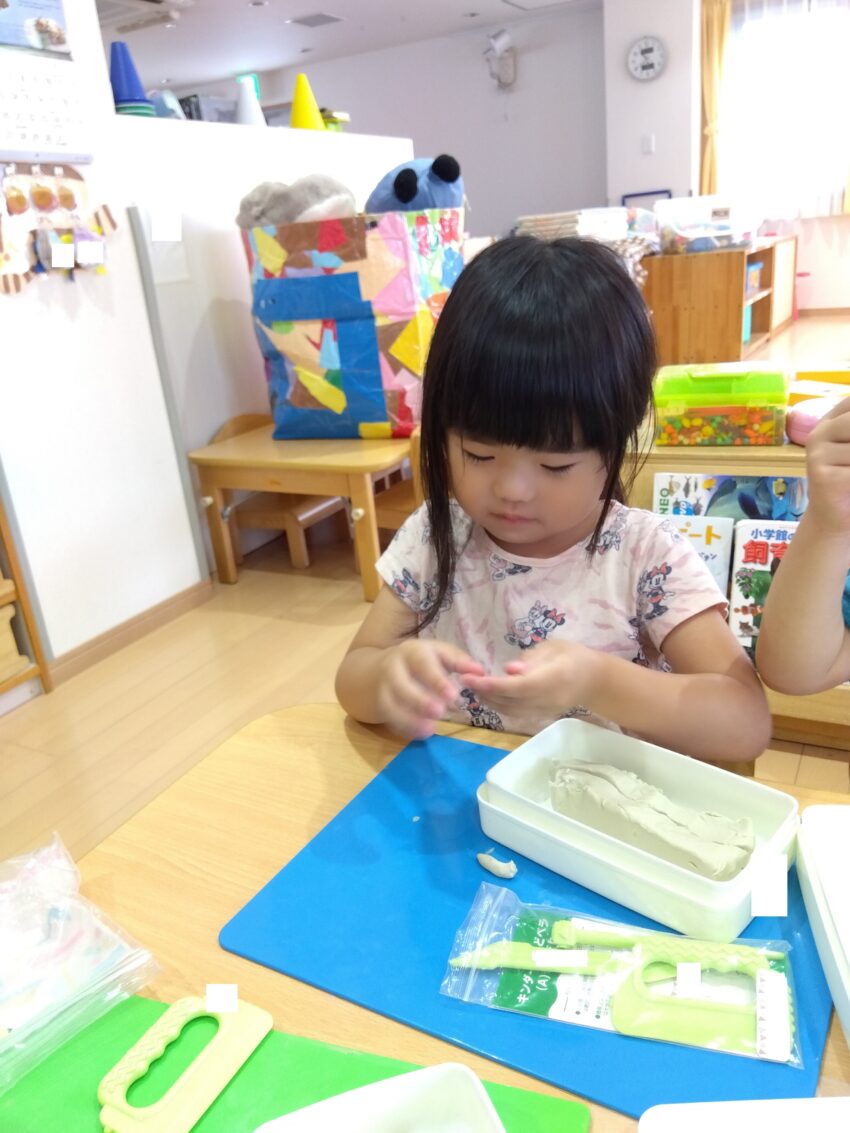 少しずつ・・
少しずつ・・
粘土出してみよ～っと。