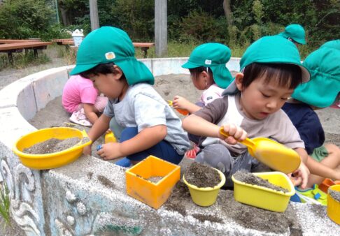 ２歳児　戸外活動