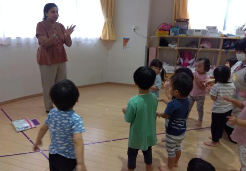 ２歳児　ぱんだ組　「英語教室」