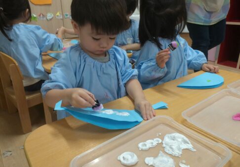 【2歳児】デカルコマニーでお魚さん🐟