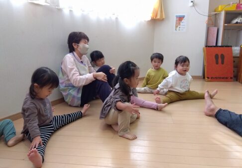 １歳児　りす組　「体操教室がんばっています！」